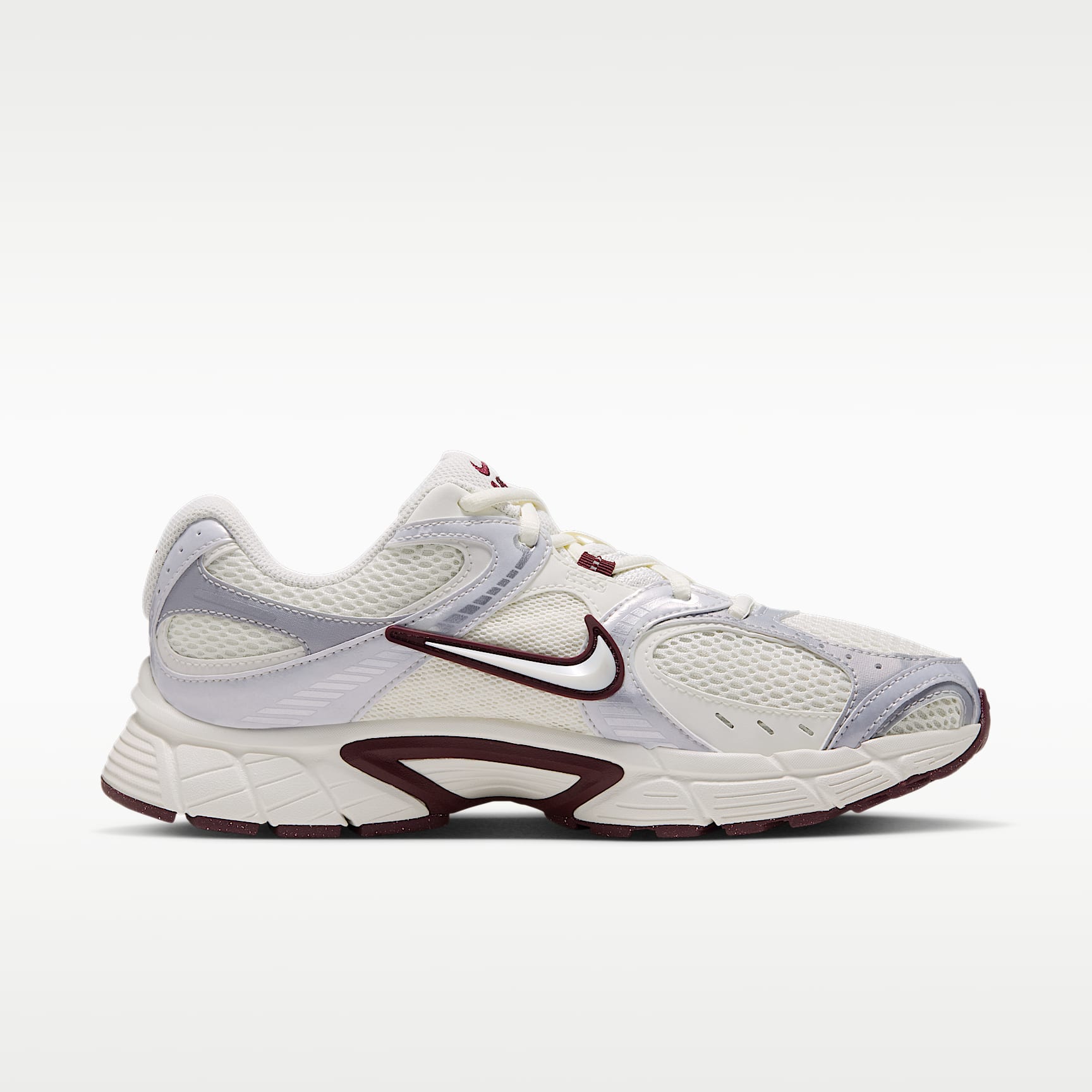 Nike V5 RNR Schuh mit reflektierenden Akzenten (Damen) – Sail/Night Maroon/Metallic Summit White/Sail