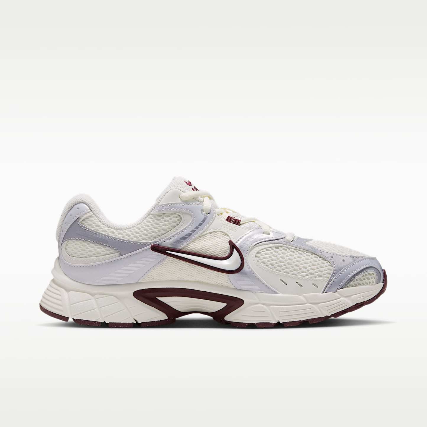 Nike V5 RNR Schuh mit reflektierenden Akzenten (Damen) – Sail/Night Maroon/Metallic Summit White/Sail