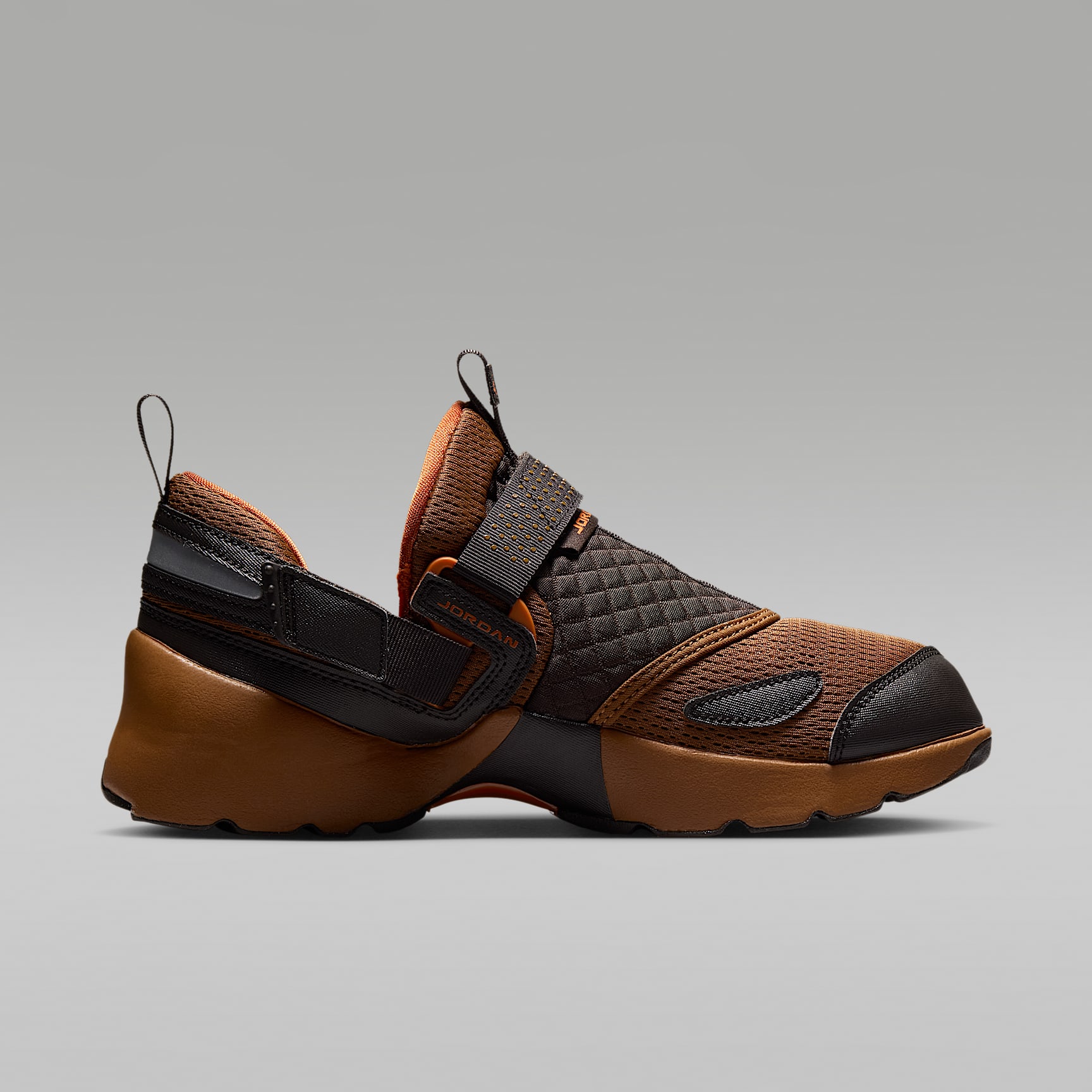 Jordan Trunner LX Schuh (Damen) – Light British Tan/Reflective Silver/Weiß/Desert Orange