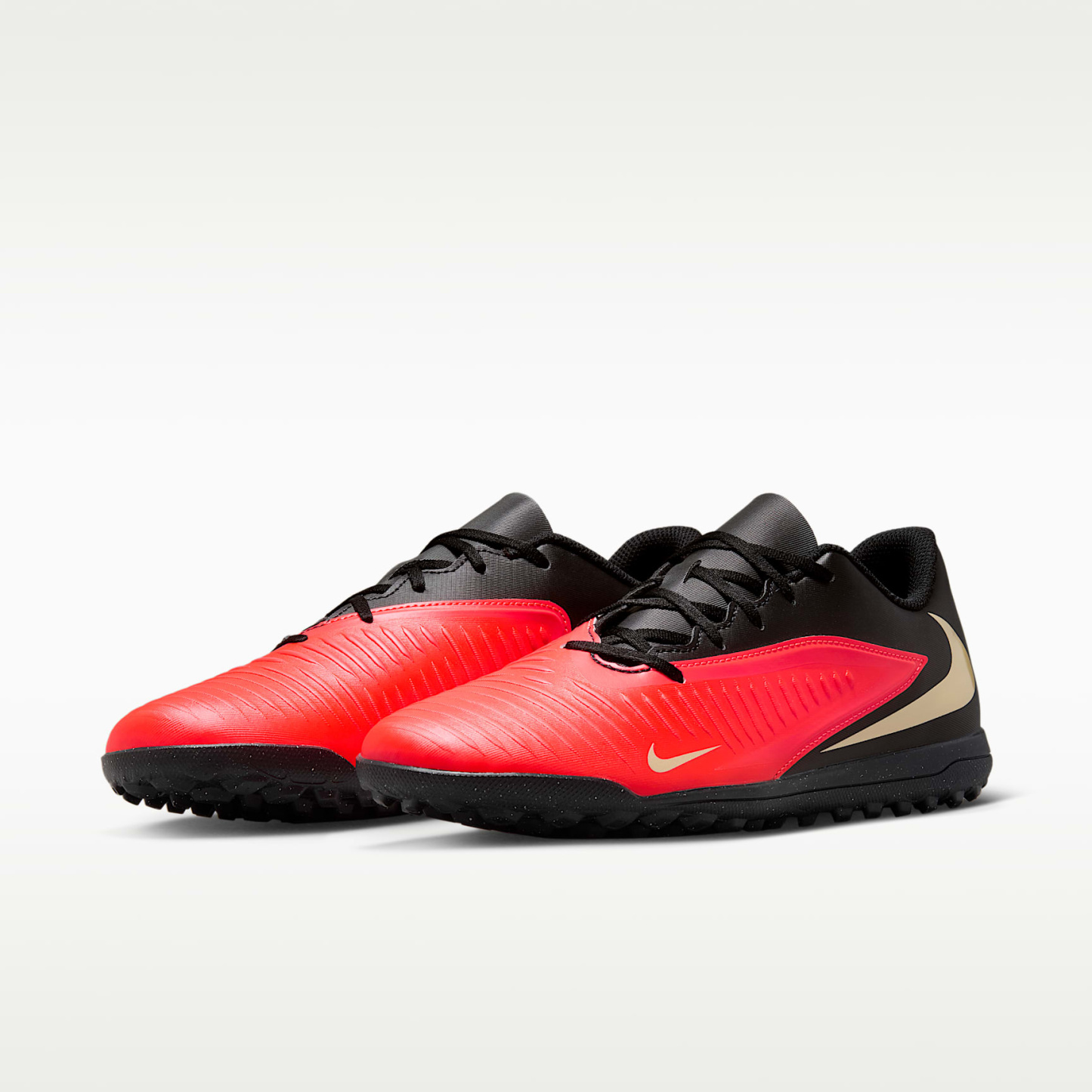 Nike Phantom 6 Low Club Fußballschuh für Turf – Bright Crimson/Schwarz/Blur