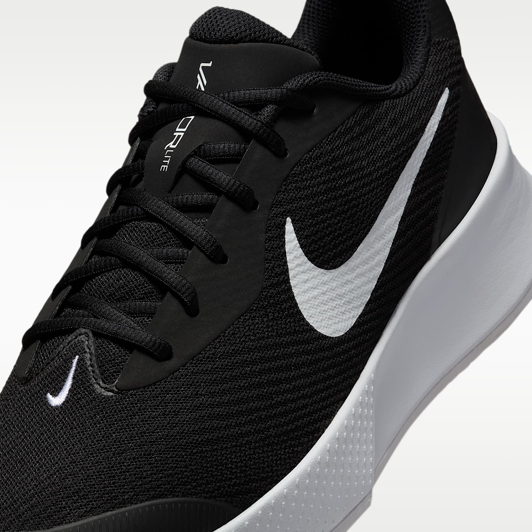 NikeCourt Lite 3 Clay Court Tennisschuh (Herren) – Schwarz/Weiß