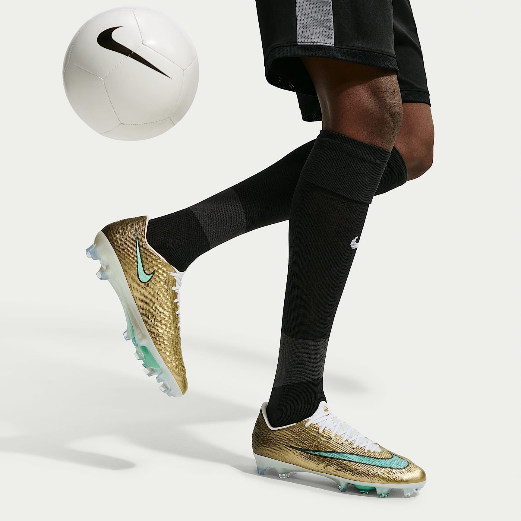 Nike Mercurial Superfly 11 Elite "Kylian Mbappé" Low-Top-Fußballschuh für normalen Rasen – Metallic Gold/Green Glow