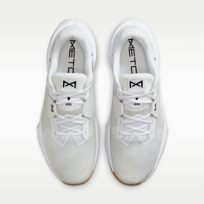 Nike Metcon 10 Workout-Schuh (Herren) – Weiß/Platinum Tint/Gum Light Brown/Schwarz
