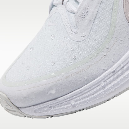 Nike Revolution 8 Utility Straßenlaufschuh (Damen) – Weiß/Off White/Schwarz/Platinum Tint