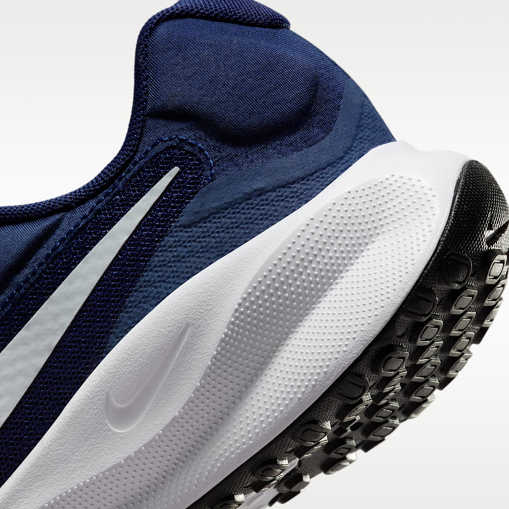 Nike Revolution 7 Straßenlaufschuh für Herren – Midnight Navy/Schwarz/Weiß/Pure Platinum