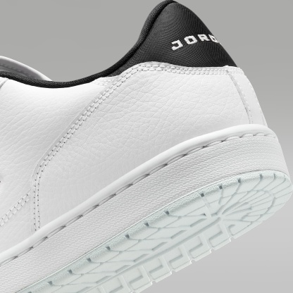 Jordan Court Connect Low Herrenschuhe – Weiß/Schwarz/Gym Red