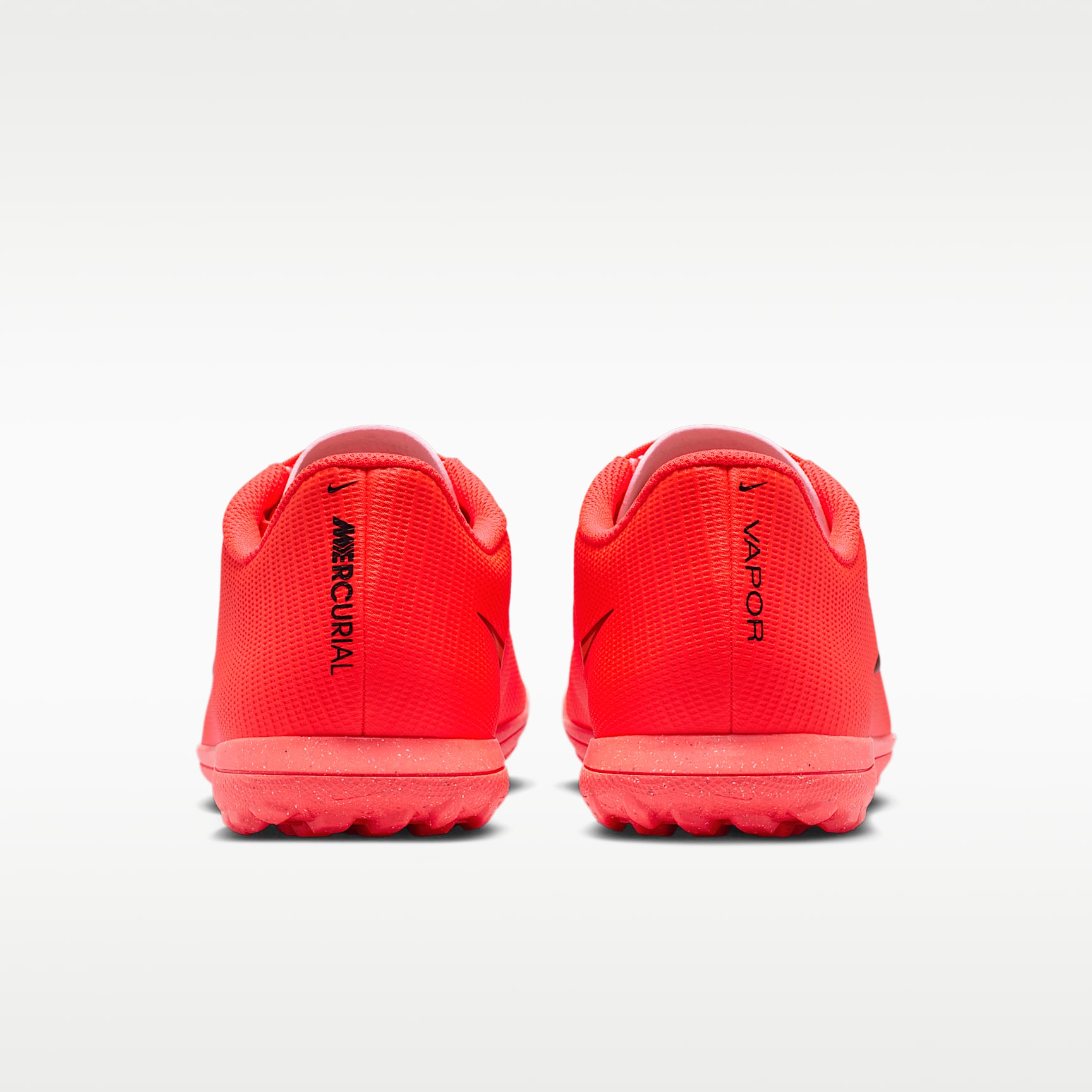 Nike Mercurial Vapor 17 Club Low-Top-Fußballschuh für Turf – Bright Crimson/Blur