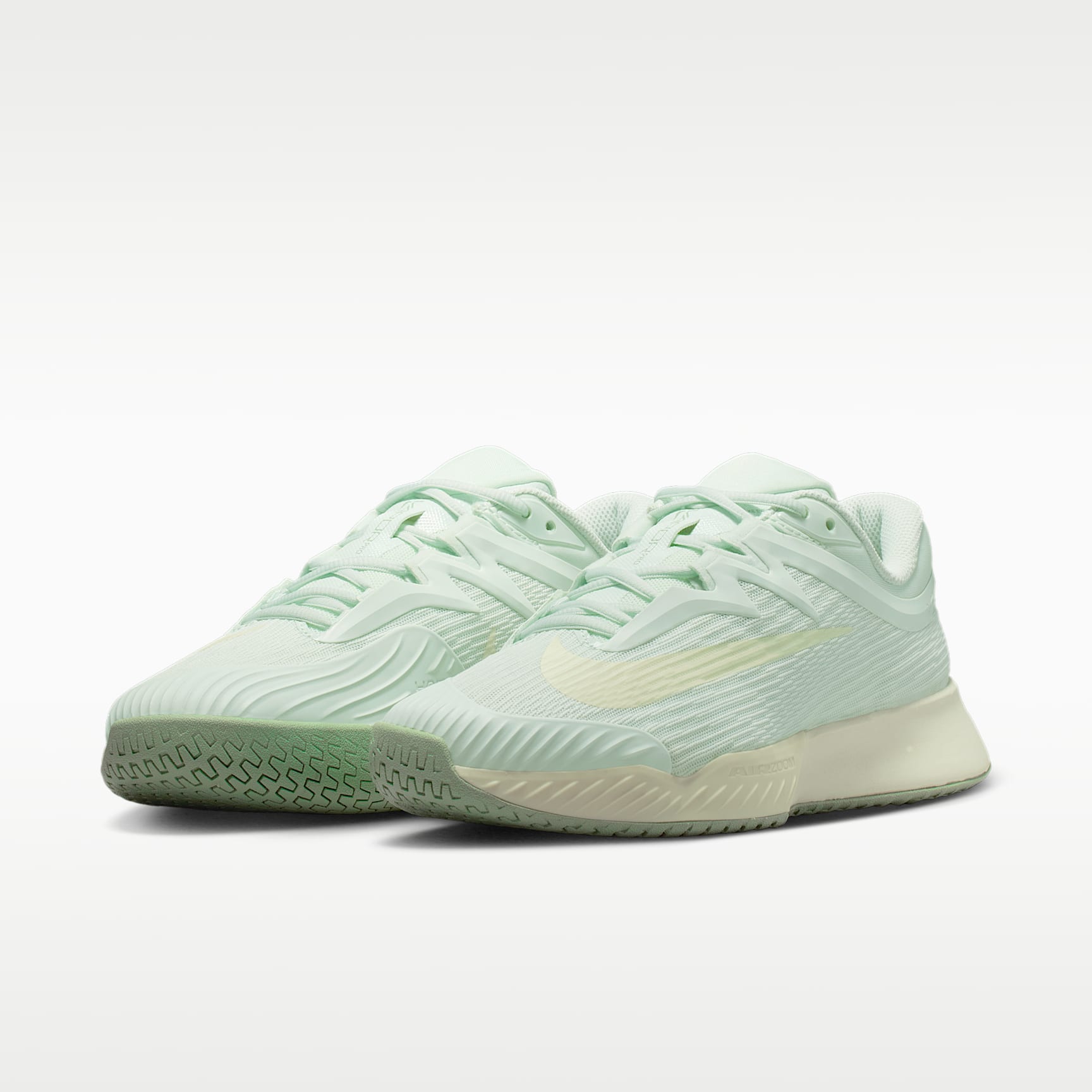 Nike Vapor Pro 3 Tennisschuh für Hartplätze (Damen) – Barely Green/Sea Glass/Steam/Coconut Milk