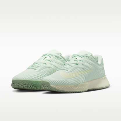 Nike Vapor Pro 3 Tennisschuh für Hartplätze (Damen) – Barely Green/Sea Glass/Steam/Coconut Milk