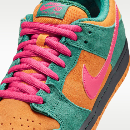 Nike SB Dunk Low Pro Skateboardschuh – Green Noise/Light Curry/Off Noir/Watermelon