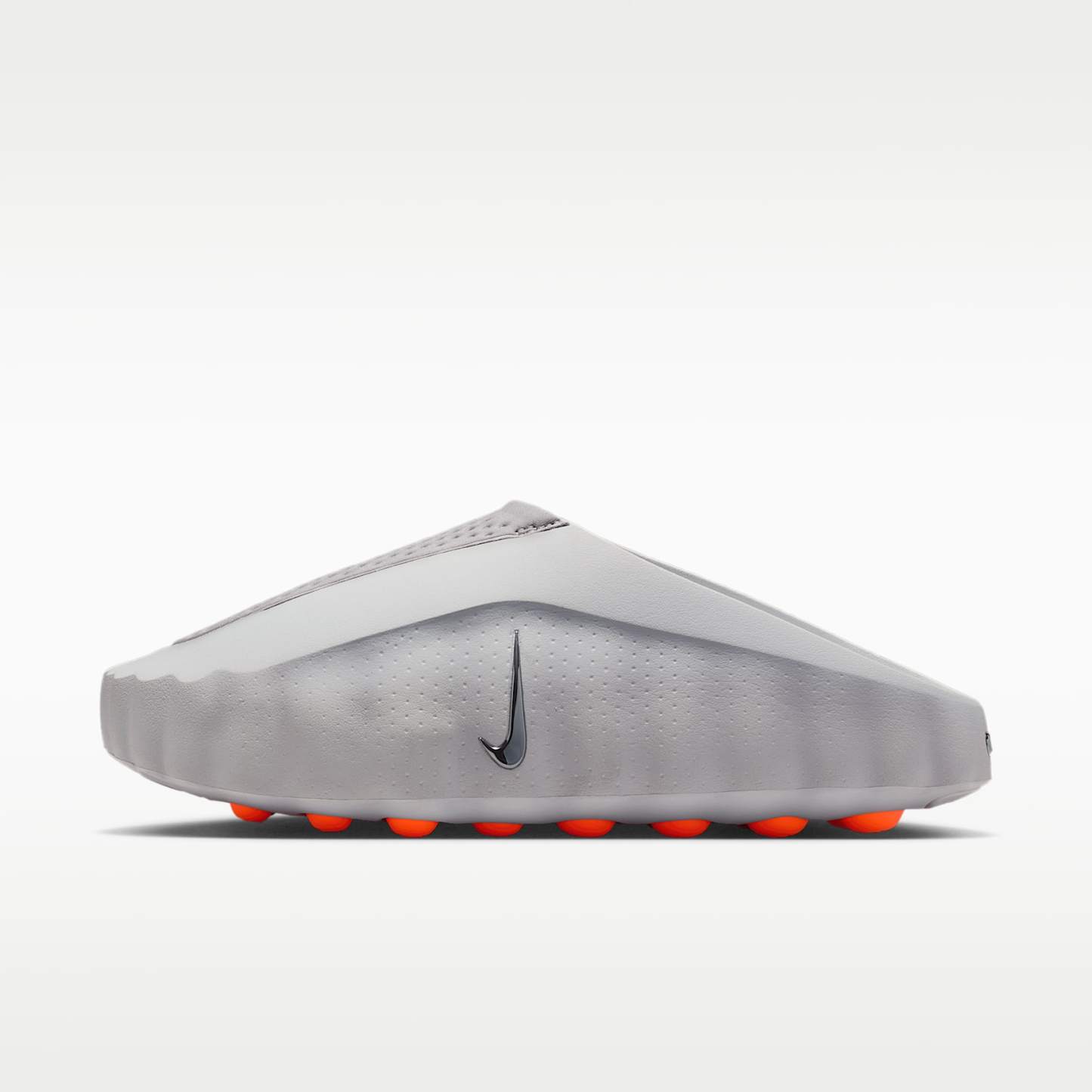 Nike Mind 001 Pregame Mule (Damen) – Light Smoke Grey/Photon Dust/Hyper Crimson/Chrome