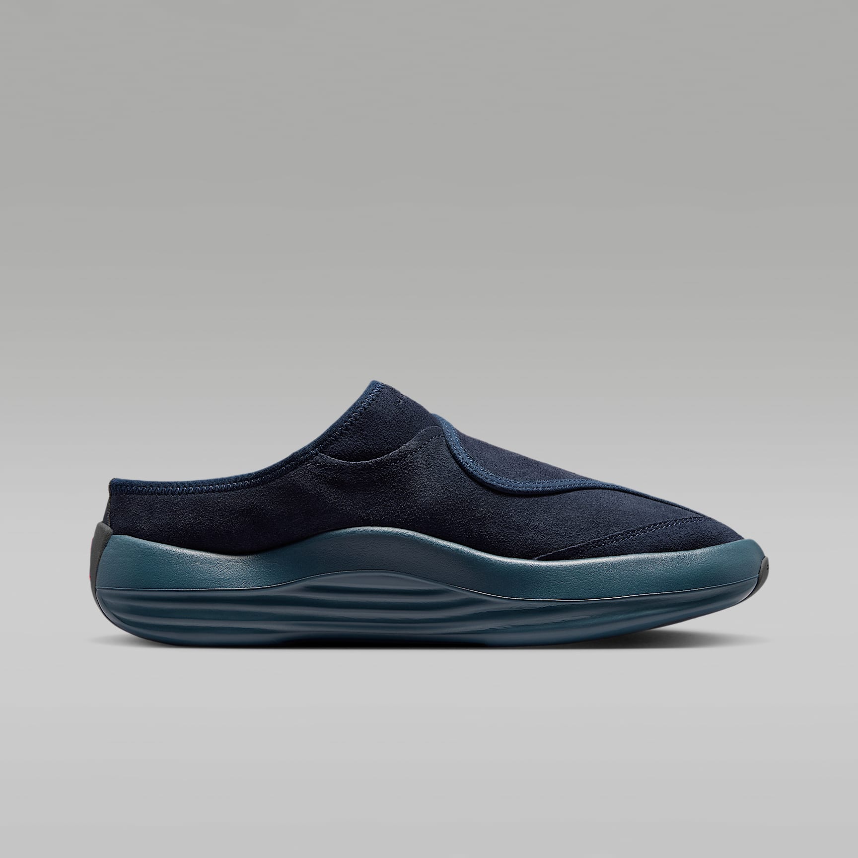 Jordan Future Mules (Herren) – Dark Obsidian/Blue Fox/Picante Red