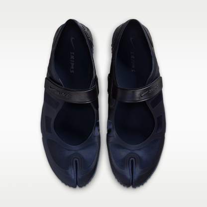 NikeSKIMS Rift Satin Schuh (Damen) – Marineblau/NSKM Obsidian/Obsidian