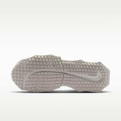 Nike Aura Edge Schuh (Damen) – Summit White/Summit White/Schwarz