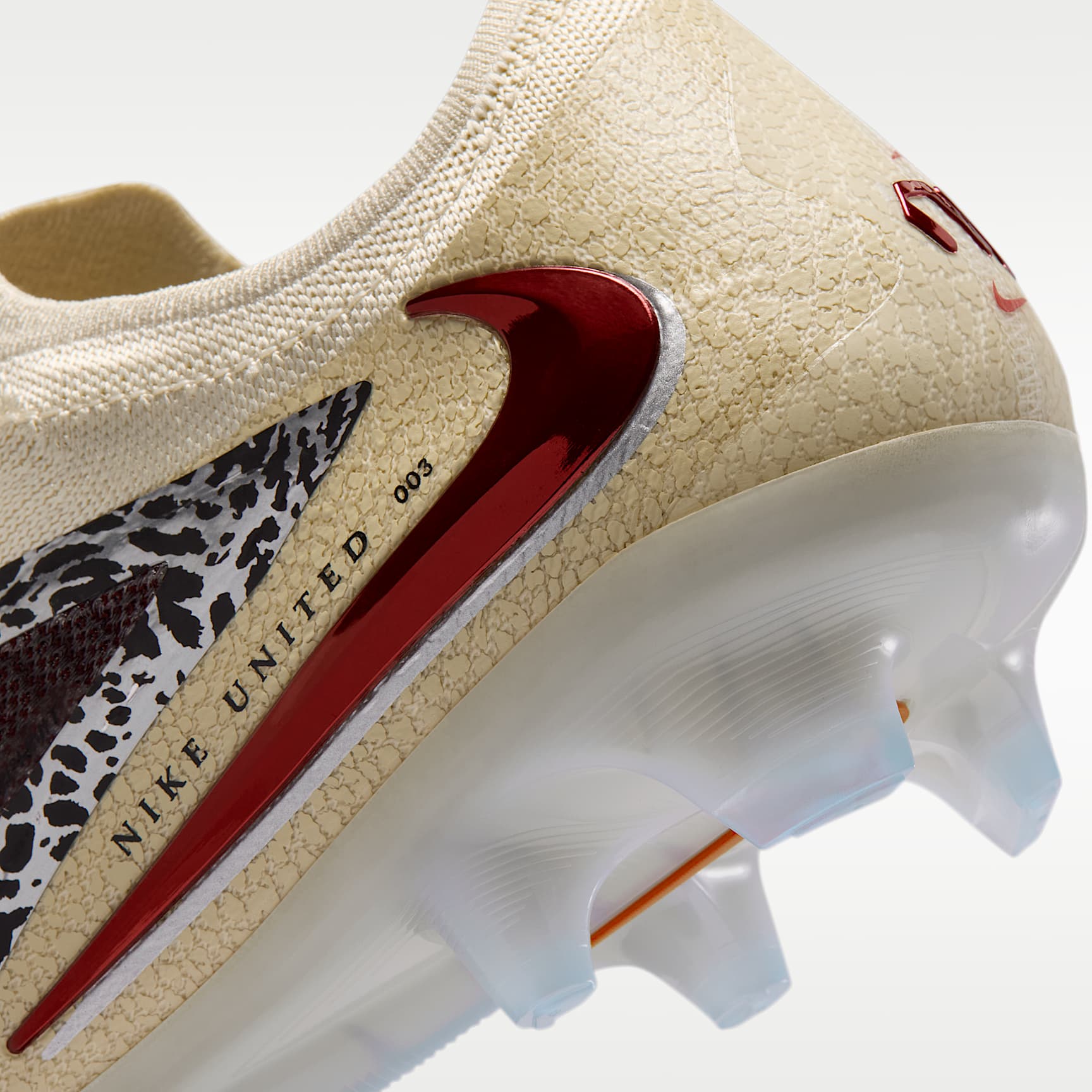 Nike United Phantom 6 Low Elite Fußballschuh für normalen Rasen – Burgundy Crush/Fossil/University Red
