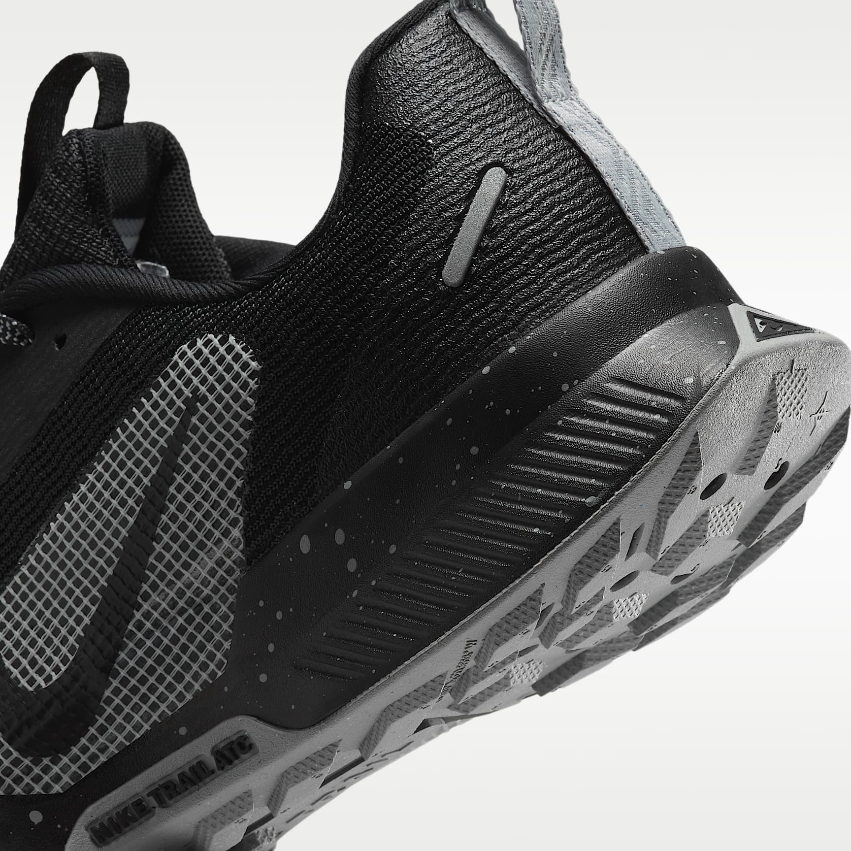 Nike Juniper Trail 3 Traillaufschuh (Damen) – Schwarz/Wolf Grey/Photon Dust/Schwarz