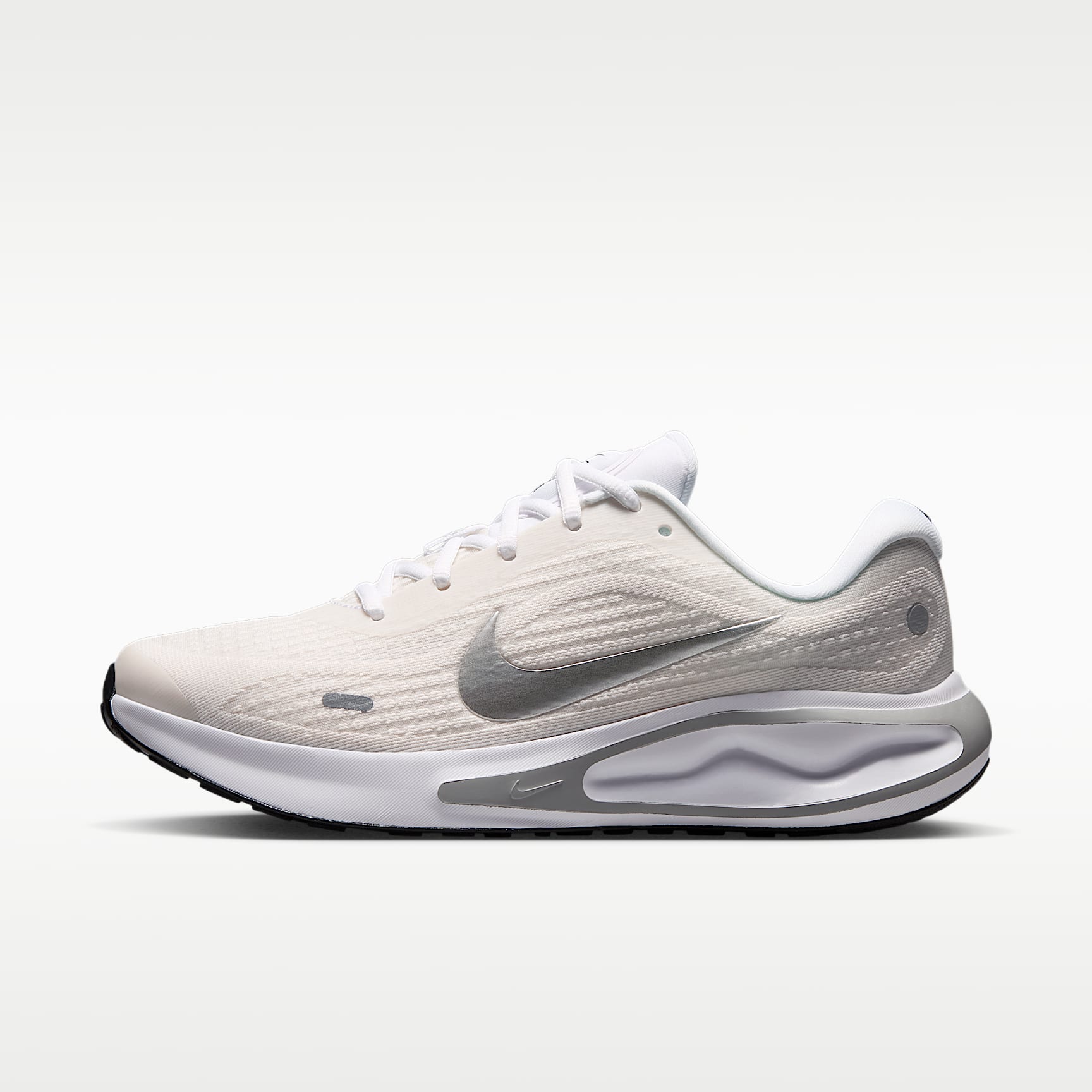 Nike Journey Run Straßenlaufschuh für Damen – Weiß/Sail/Schwarz/Metallic Silver