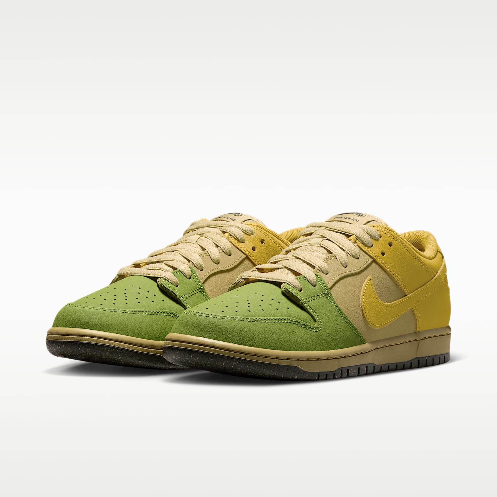 Nike SB Dunk Low Pro Skate-Schuh (Herren) – Saffron Quartz/Pear/Buff Gold/Saffron Quartz