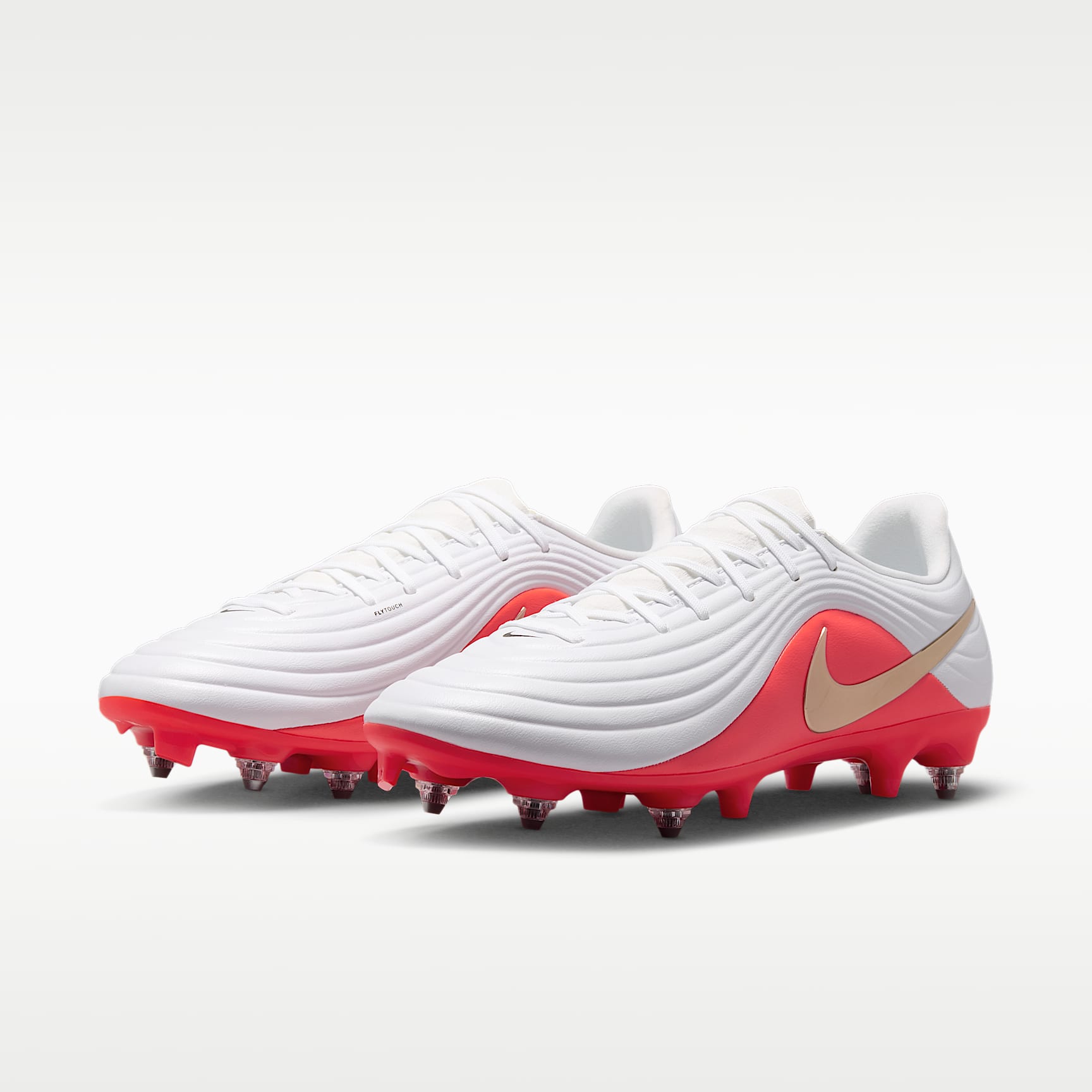 Nike Tiempo Maestro Academy Low Top Fußballschuh für weichen Rasen – Weiß/Bright Crimson/Blur