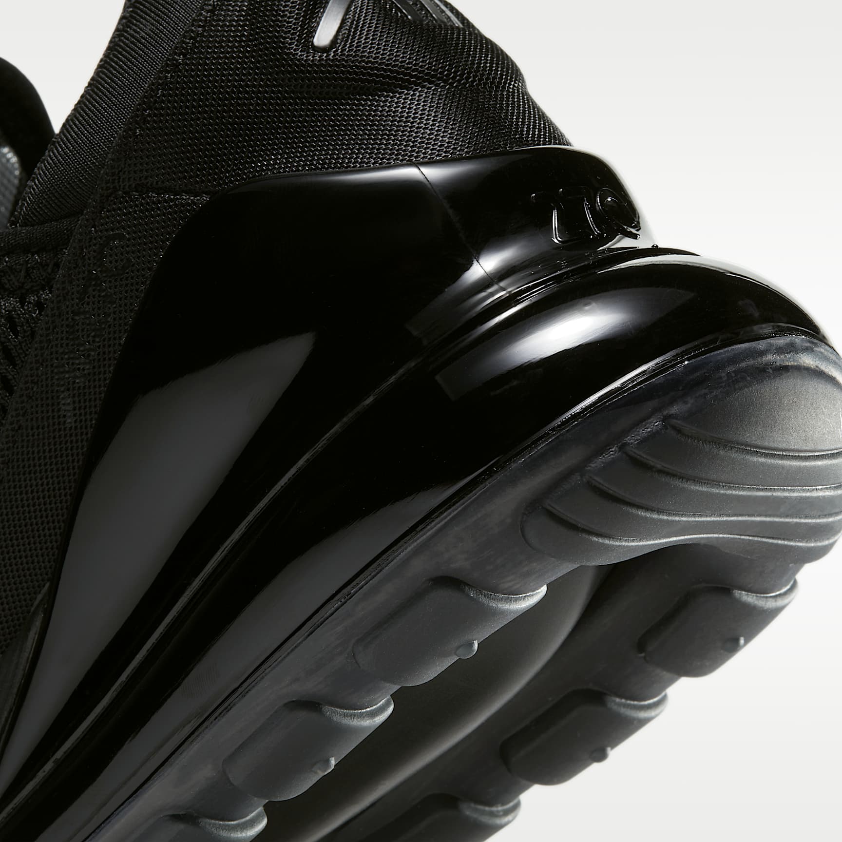 Nike Air Max 270 Herrenschuh – Schwarz/Schwarz/Schwarz