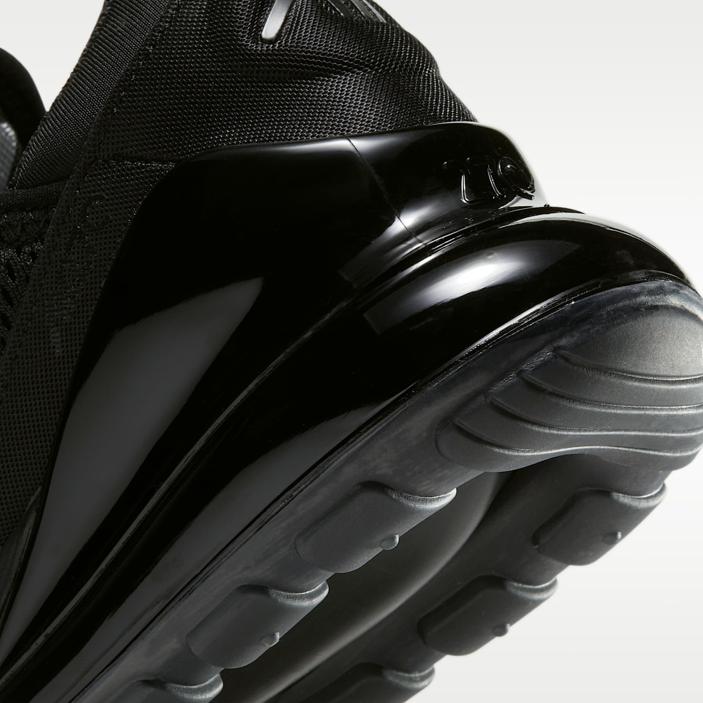 Nike Air Max 270 Herrenschuh – Schwarz/Schwarz/Schwarz