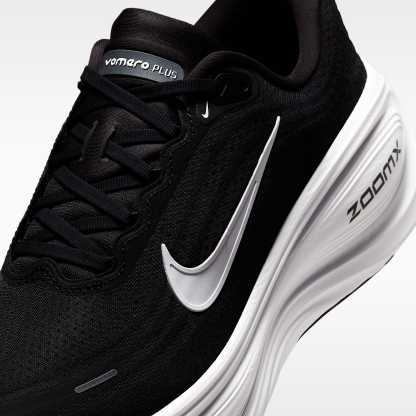 Nike Vomero Plus Straßenlaufschuh (Herren, weit) – Schwarz/Cool Grey/Metallic Dark Grey/Weiß