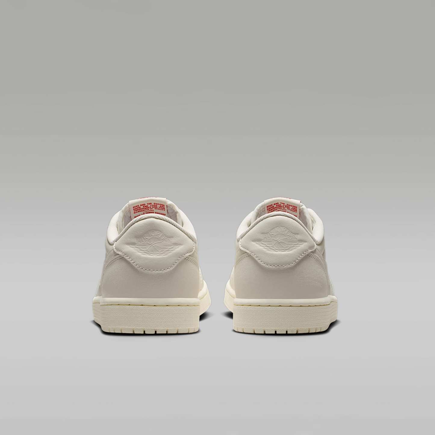 Air Jordan 1 Retro Low Schuh (Herren) – Sail/University Red/Sail