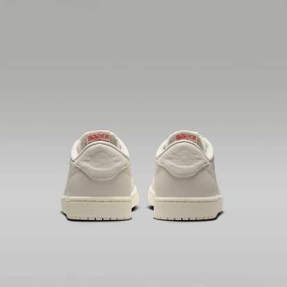 Air Jordan 1 Retro Low Schuh (Herren) – Sail/University Red/Sail