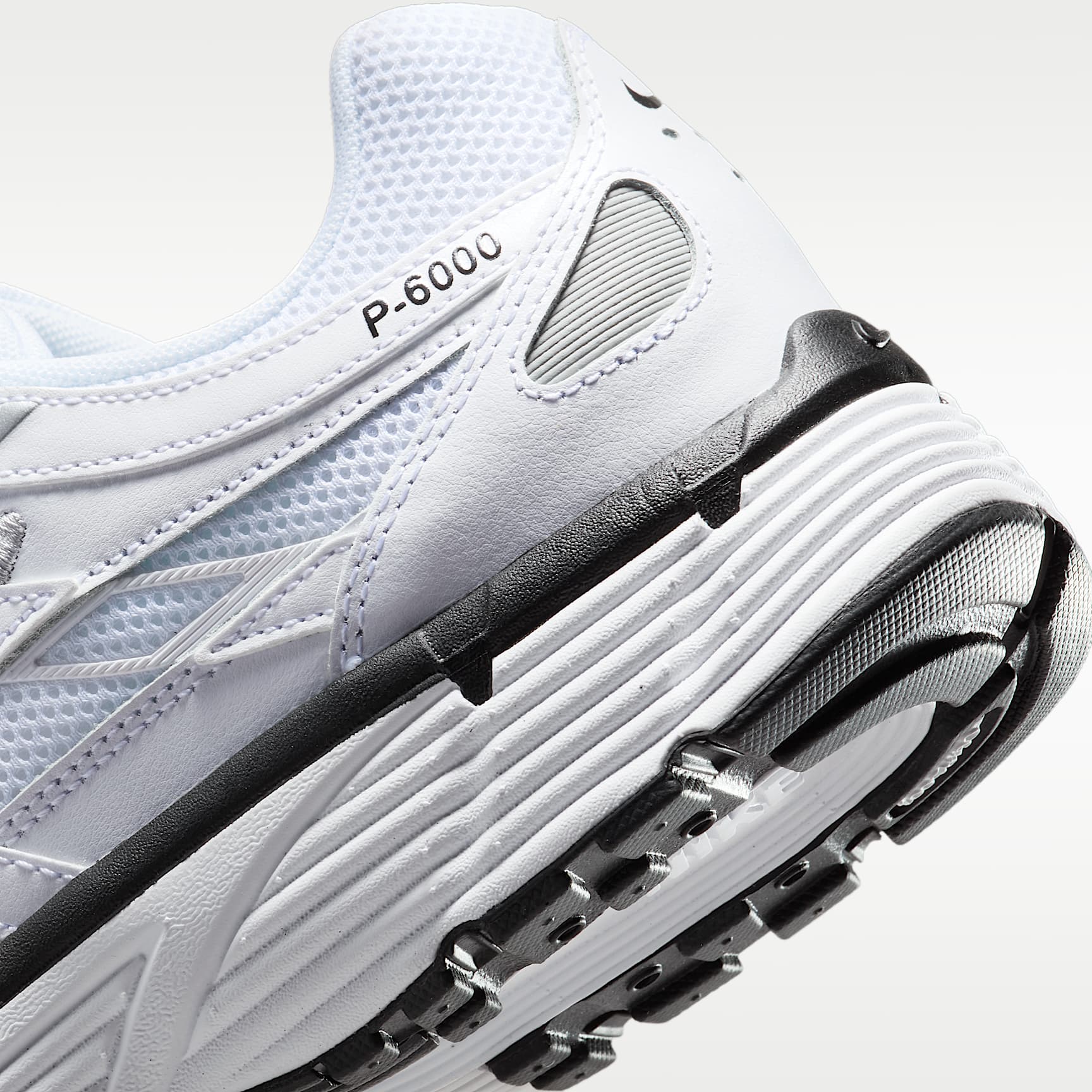 Nike P-6000 Schuh – Weiß/Metallic Silver/Schwarz/Schwarz