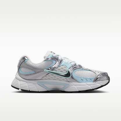 Nike V5 RNR Schuh mit reflektierenden Akzenten (Damen) – Grey Fog/Off White/Glacier Blue/Anthracite