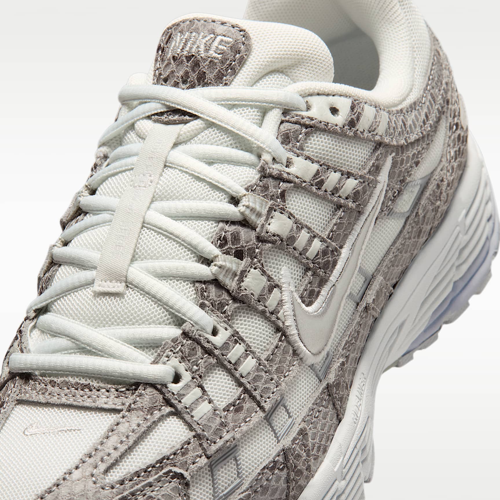 Nike P-6000 SE Schuh (Damen) – Off White/Schwarz/Cool Grey/Metallic Silver
