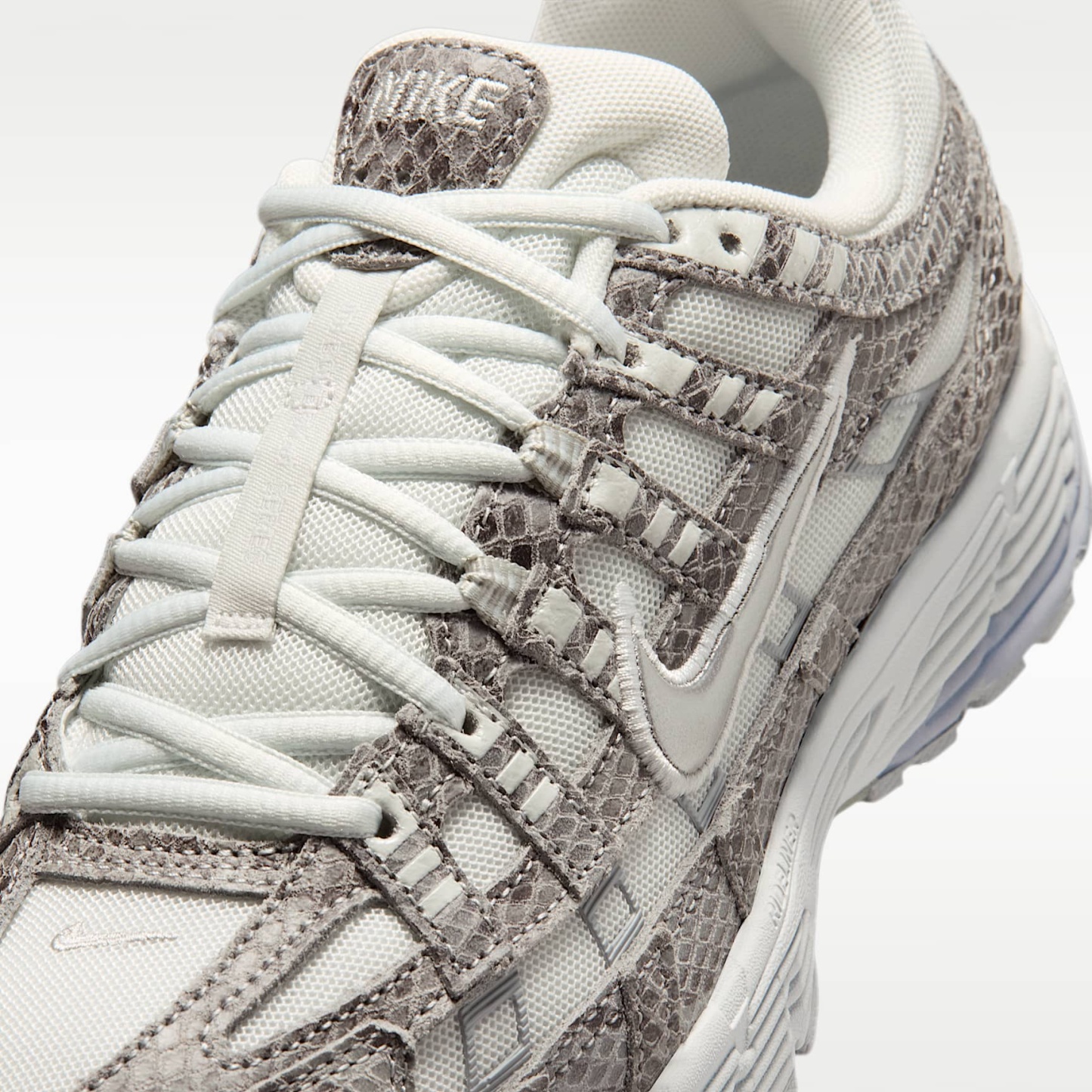 Nike P-6000 SE Schuh (Damen) – Off White/Schwarz/Cool Grey/Metallic Silver