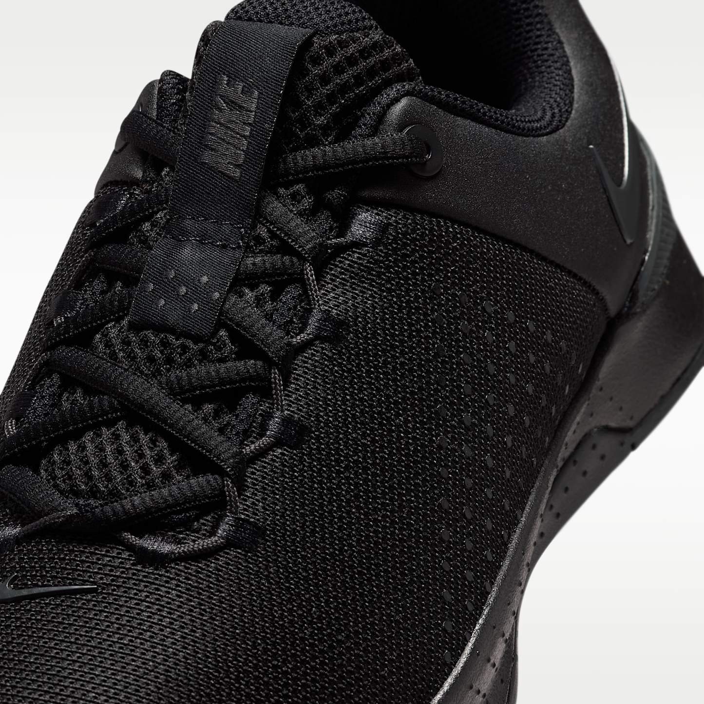 Nike MC Trainer 4 Trainingsschuh (Damen) – Schwarz/Dark Smoke Grey