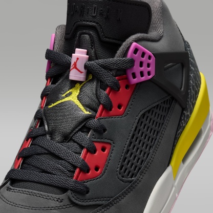 Jordan Spizike Low Herrenschuh – Anthracite/Schwarz/Wolf Grey/University Red