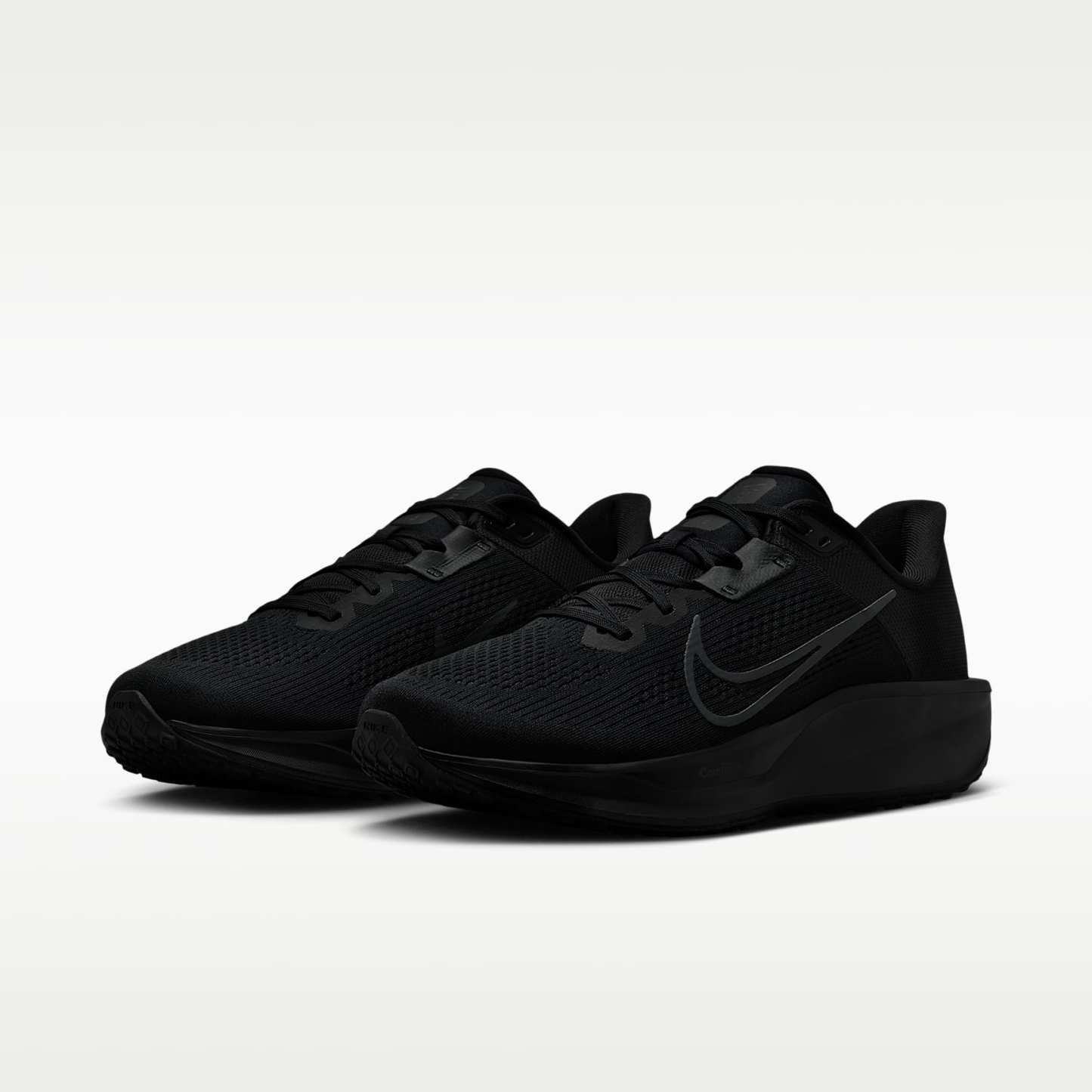Nike Quest 6 Straßenlaufschuh (Herren) – Schwarz/Dark Smoke Grey