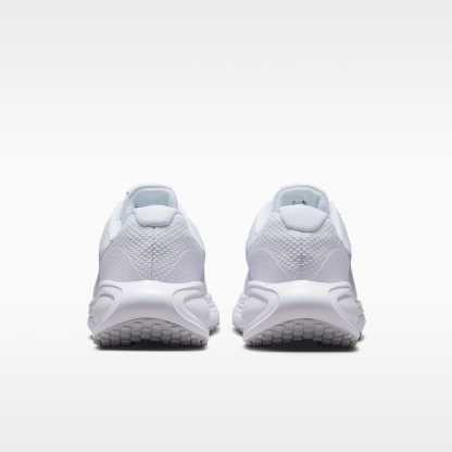 Nike Revolution 8 Straßenlaufschuh (Damen) – Weiß/Pure Platinum