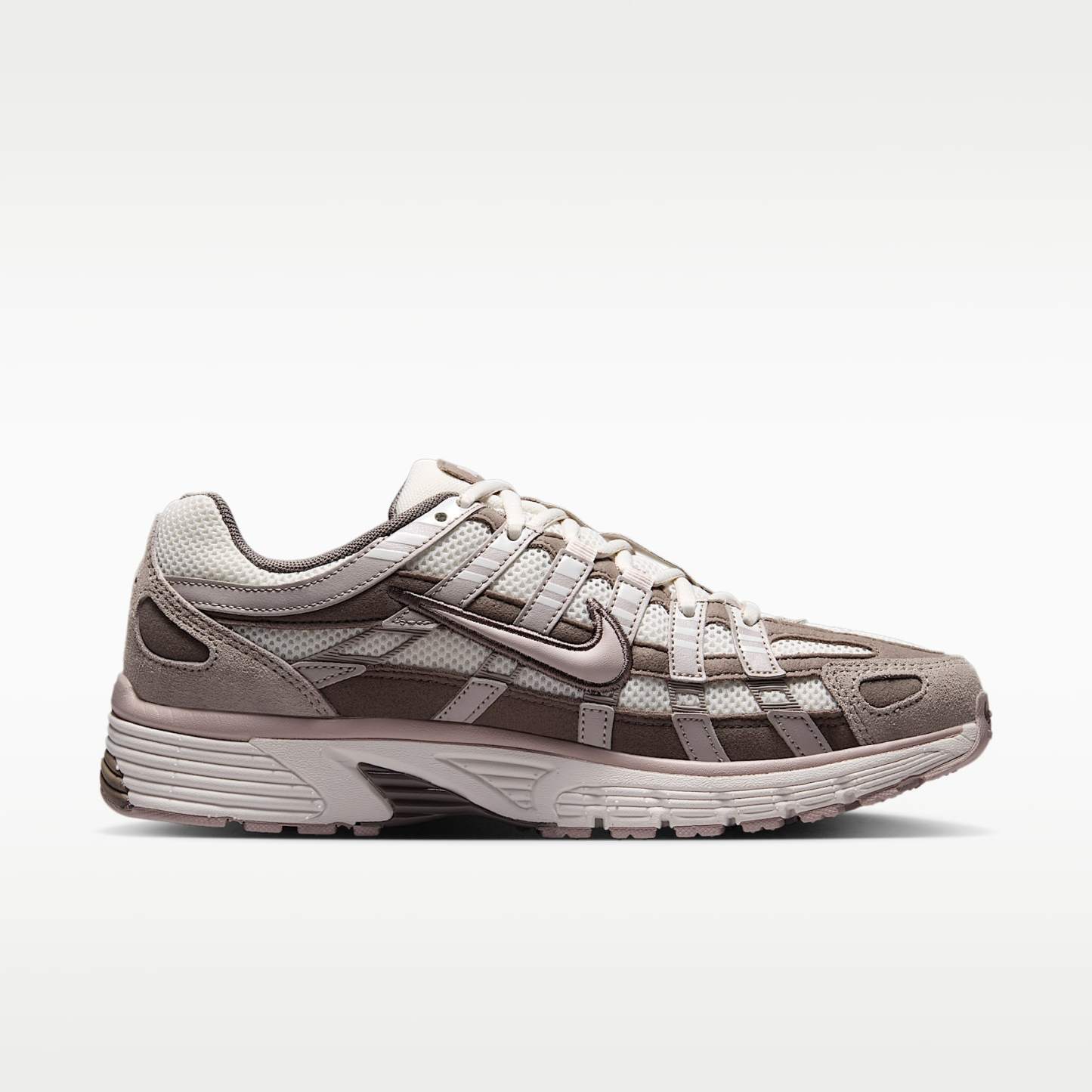 Nike P-6000 Schuh (Damen) – Summit White/Cave Stone/College Grey/Platinum Violet