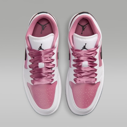 Air Jordan 1 Low SE Damenschuh – Weiß/Schwarz/Desert Berry
