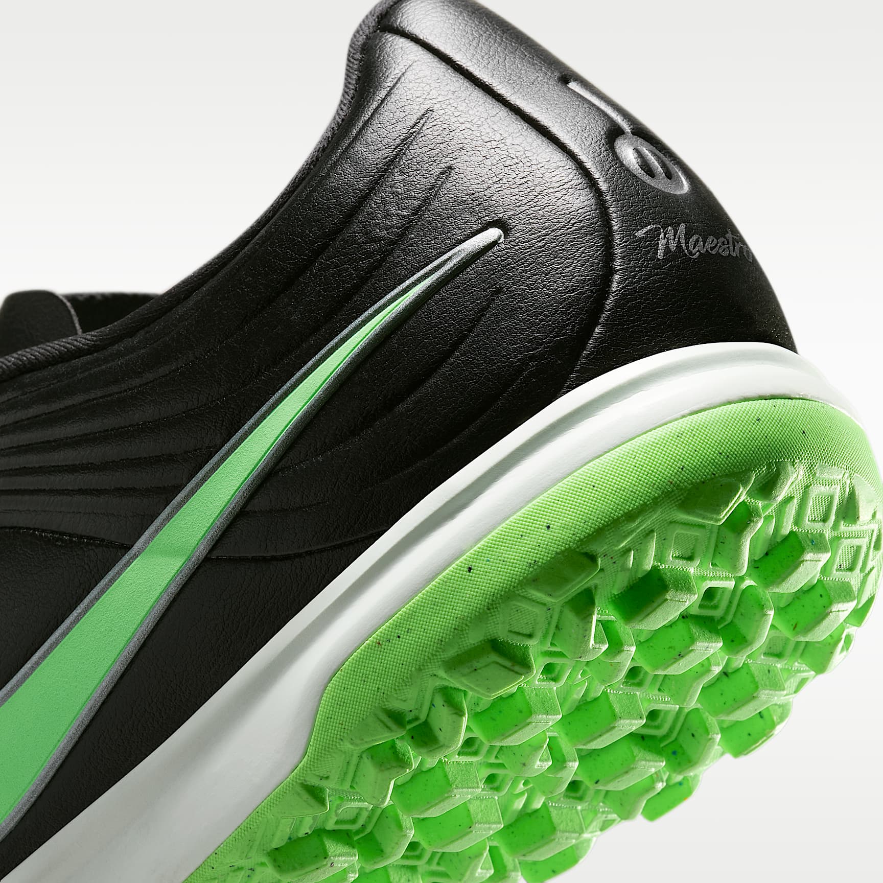 Nike Tiempo Maestro Academy Low-Top-Fußballschuh für Turf – Schwarz/Schwarz/Illusion Green