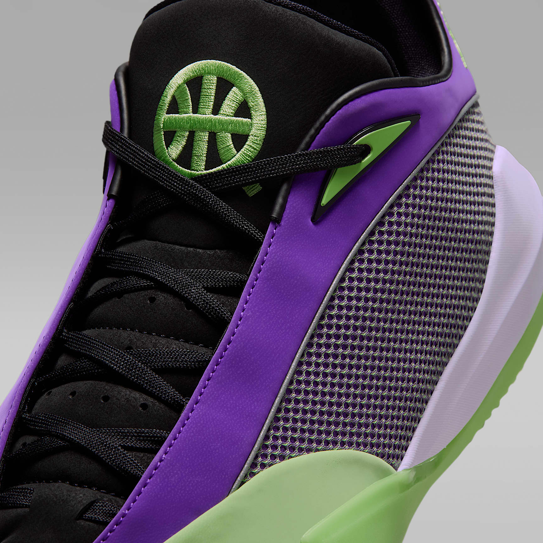 Jordan Triangle Quai 54 Basketballschuhe – Action Grape/Schwarz/Weiß/Key Lime