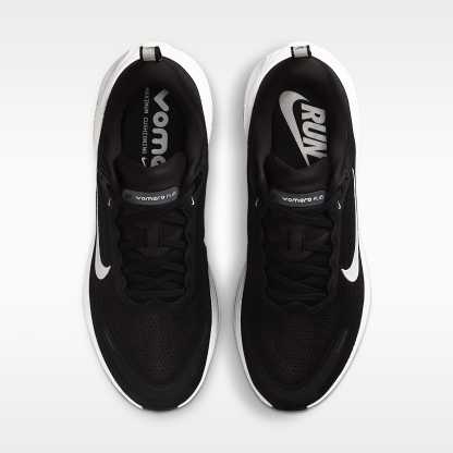 Nike Vomero Plus Straßenlaufschuh (Herren, weit) – Schwarz/Cool Grey/Metallic Dark Grey/Weiß