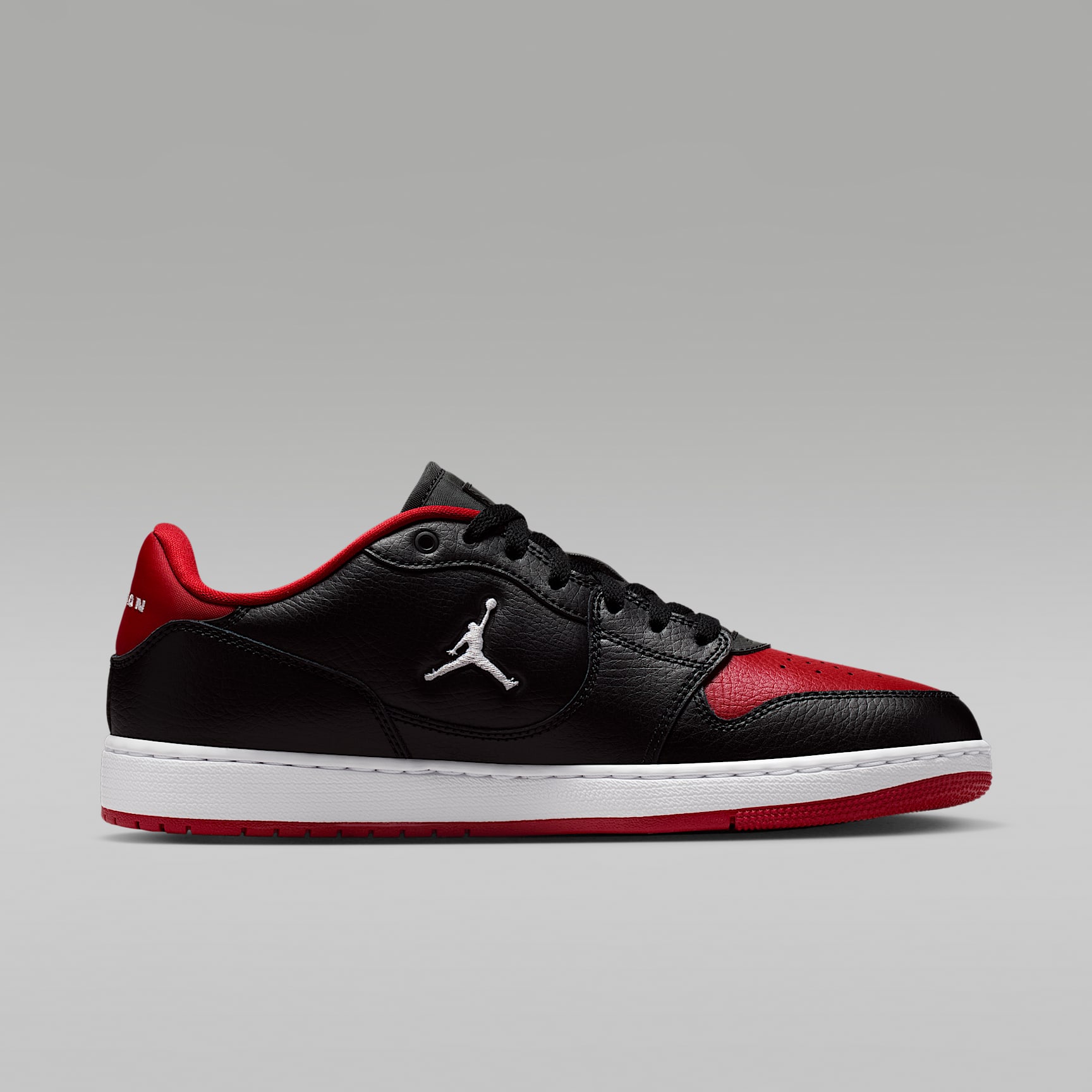 Jordan Court Connect Low Herrenschuhe – Schwarz/Gym Red/Weiß