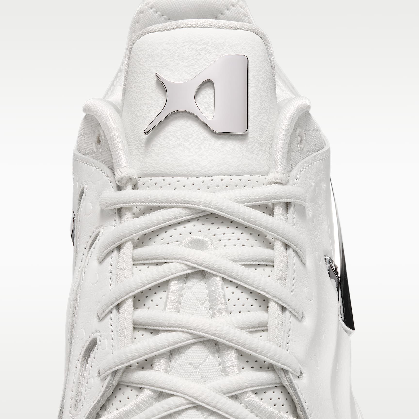 A'Two "White Label LX" A'ja Wilson Basketballschuh – Sail/Schwarz/Metallic Silver