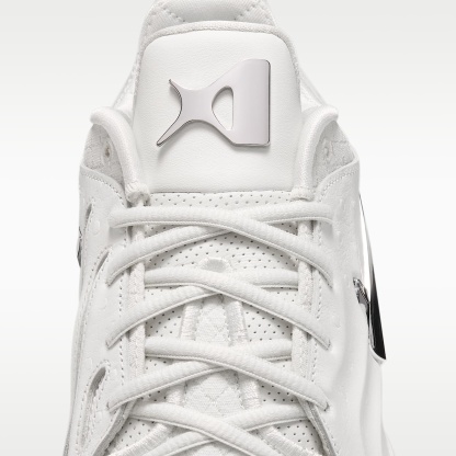 A'Two "White Label LX" A'ja Wilson Basketballschuh – Sail/Schwarz/Metallic Silver