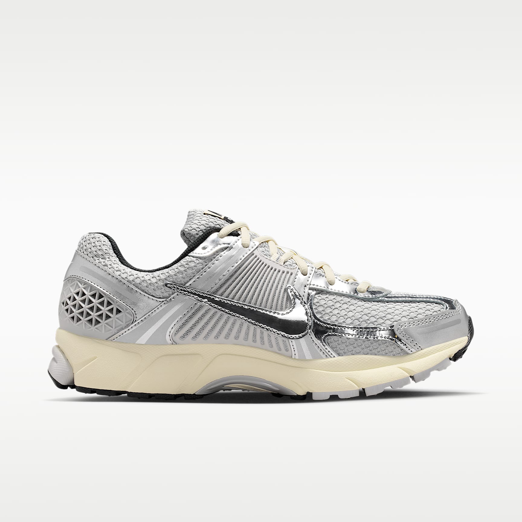 Nike Zoom Vomero 5 Schuh (Herren) – Grey Fog/Metallic Silver/Coconut Milk/Chrome