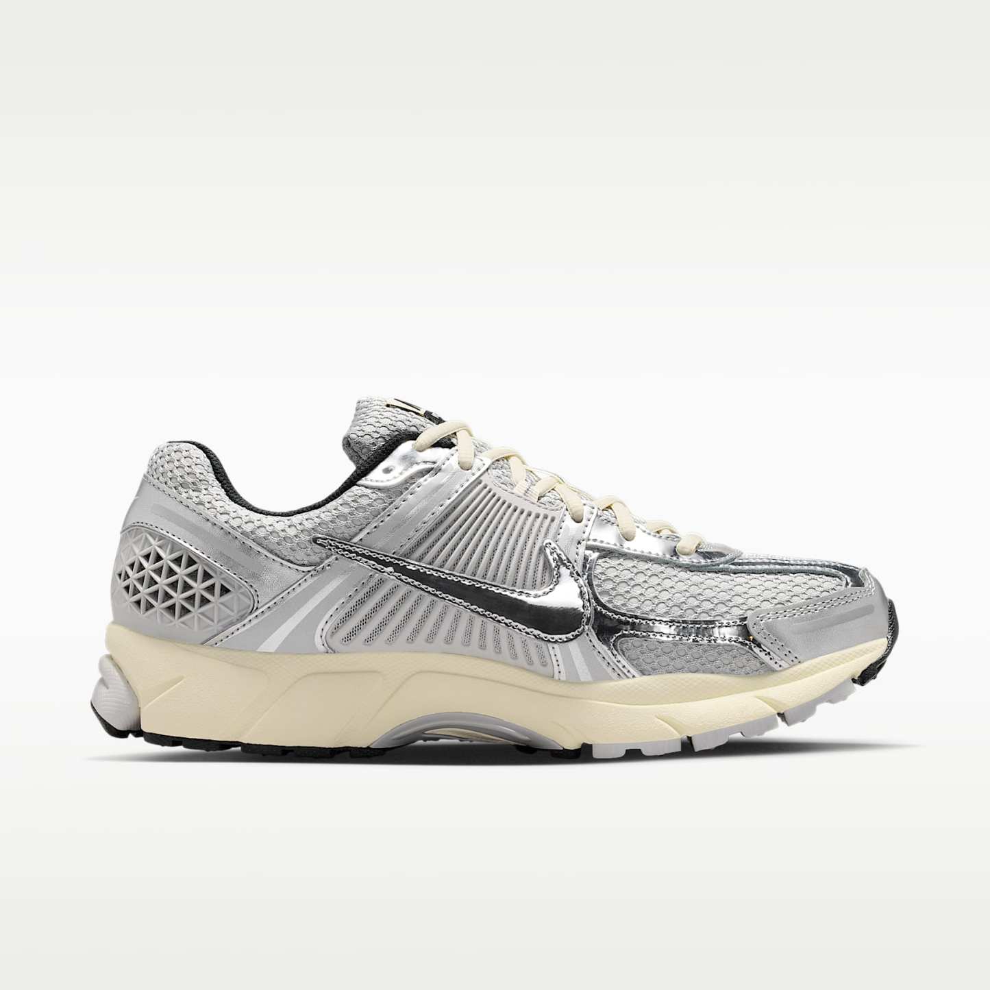 Nike Zoom Vomero 5 Schuh (Herren) – Grey Fog/Metallic Silver/Coconut Milk/Chrome