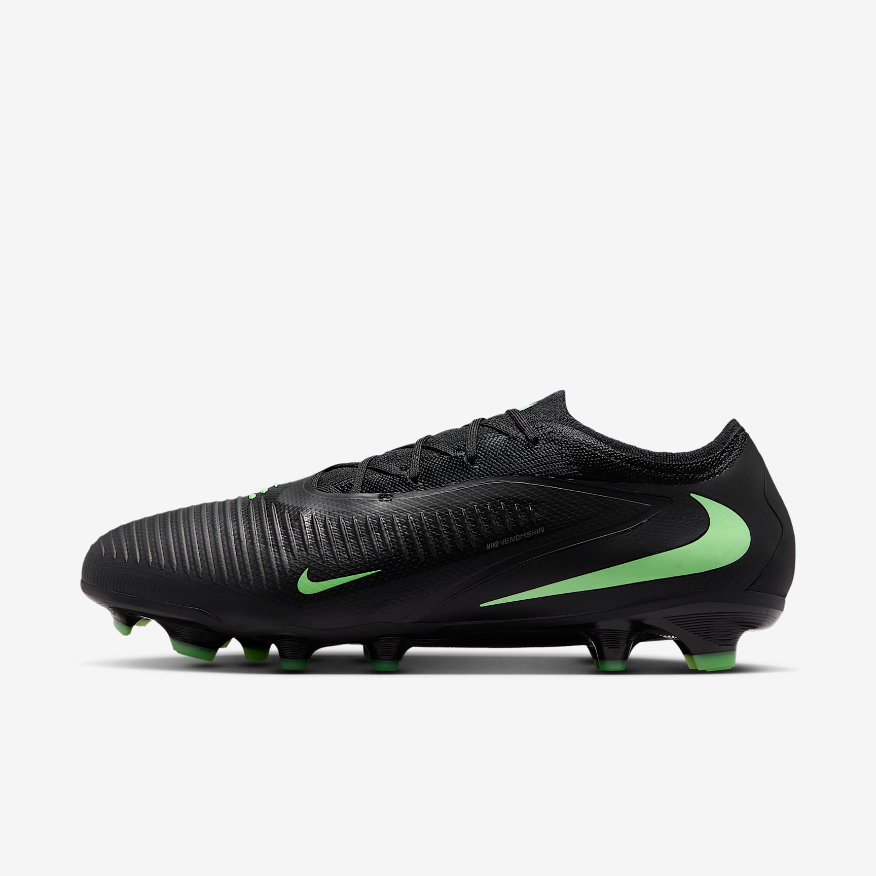 Nike Phantom 6 Low Pro Fußballschuh für normalen Rasen – Schwarz/Schwarz/Illusion Green