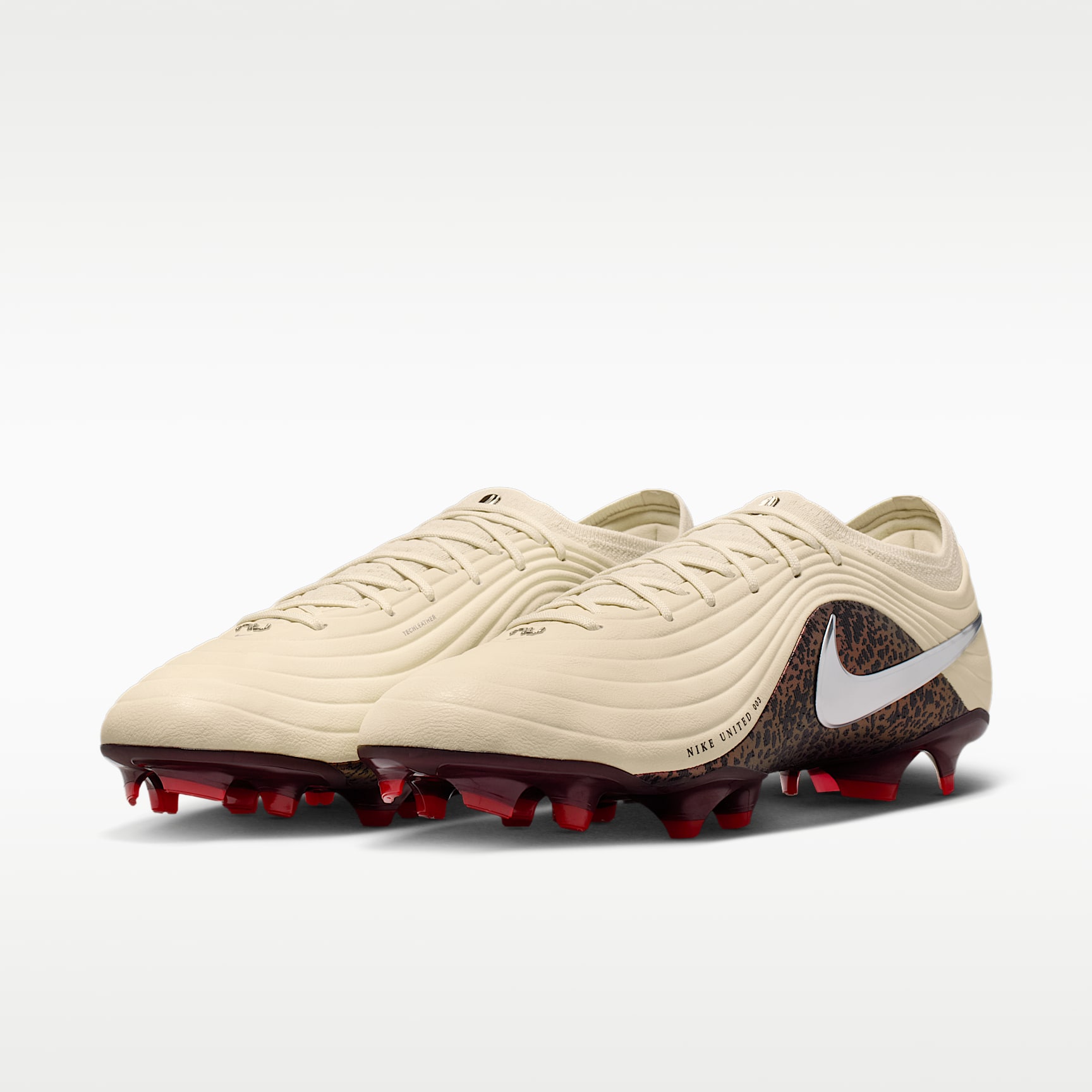Nike United Tiempo Maestro Elite Low-Top-Fußballschuh für normalen Rasen – Fossil/Burgundy Crush/Metallic Silver