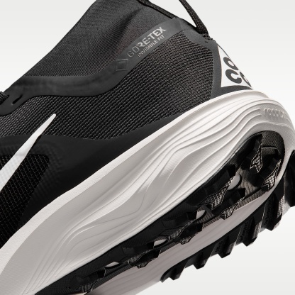 ACG Pegasus Trail GORE-TEX wasserfester Traillaufschuh (Damen) – Schwarz/Light Orewood Brown/Anthracite/Summit White