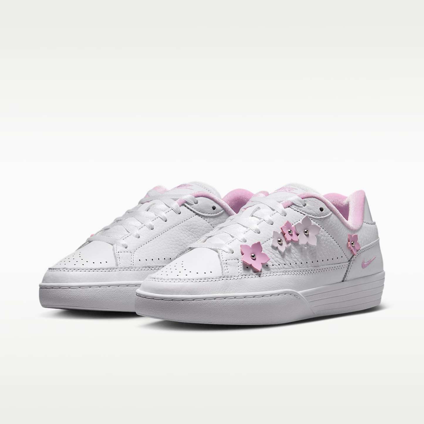 Nike Tennis Centre "Florette" Schuh (Damen) – Weiß/Bleached Lilac/Metallic Silver/Pink Rise